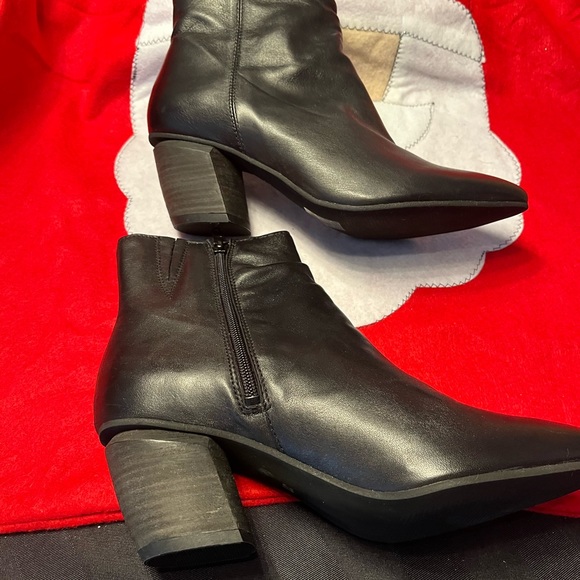 NEW! Miz Mooz black leather boots! - Picture 4 of 8